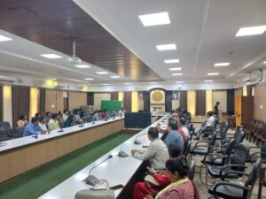 Promoting Youth : हापुड़ में मुख्यमंत्री युवा उद्यमी योजना पर बैंकर्स संग समीक्षा बैठक, युवाओं को बढ़ावा