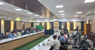 Promoting Youth : हापुड़ में मुख्यमंत्री युवा उद्यमी योजना पर बैंकर्स संग समीक्षा बैठक, युवाओं को बढ़ावा