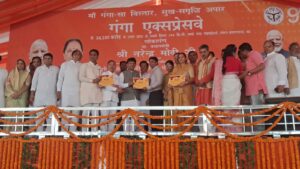 Expressway Inauguration : गंगा एक्सप्रेसवे लोकार्पण: हापुड़ में सजीव प्रसारण, विकास और रोजगार के नए युग की शुरुआत