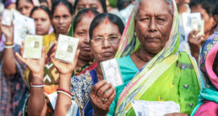Voters at polling stations : पश्चिम बंगाल चुनाव: मतदान केंद्रों पर वोटर्स की लंबी कतारें, सुबह 9 बजे तक 18.39 प्रतिशत वोट पड़े