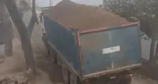 Environmental Crisis : बांदा–फतेहपुर में मोंरम खनन और ओवरलोड वाहनों से जनजीवन, पर्यावरण संकट