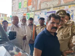 The police stopped us : गैंगरेप मामले पर गरमाई सियासत, पीड़ित परिवार से मिलने जा रहे भाजपा प्रतिनिधिमंडल को पुलिस ने रोका