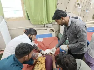 Admitted to hospital : हाईवे पर बजरी से फिसली बाइक, बुजुर्ग महिला गंभीर रूप से घायल, अस्पताल में भर्ती