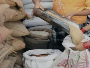 Profit comes only later : यूपी में राशन कार्ड ई-केवाईसी पर नई व्यवस्था नए कार्ड ड्राफ्ट सूची में डाले जाएंगे, पूरी केवाईसी के बाद ही लाभ