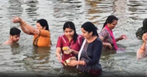 Holy Bath : बुद्ध पूर्णिमा पर आस्था का सैलाब : प्रयागराज और हरिद्वार में हजारों श्रद्धालुओं ने किया पवित्र स्नान