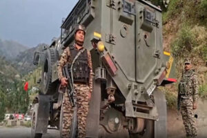 Terrorists in the dense forests : राजौरी में 'ऑपरेशन शेरवाली' आठवें दिन भी जारी, घने जंगलों में आतंकियों की तलाश तेज