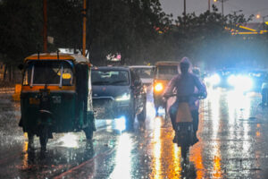 The air has cleared : NCR में बदला मौसम का मिजाज: आज भी गरज-चमक के साथ बारिश के आसार, हवा हुई साफ