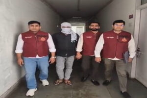 Racket Busted, One Arrested : दिल्ली में नकली सीमेंट बनाने वाली दो अवैध फैक्ट्रियों का भंडाफोड़, एक गिरफ्तार