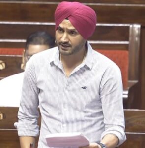 Decision Challenged : पंजाब-हरियाणा हाई कोर्ट पहुंचे हरभजन सिंह, सुरक्षा हटाने के फैसले को दी चुनौती