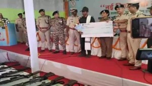 Cash Reward : 27 नक्सलियों ने किया आत्मसमर्पण, छह पर था 5-5 लाख रुपए का इनाम