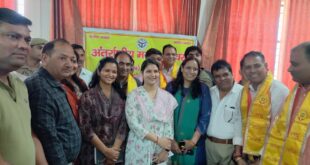 Instructions Given : अंतर्राष्ट्रीय मजदूर दिवस पर हापुड़ में जिलाधिकारी ने सुनी मजदूरों की समस्याएं और दिए निर्देश