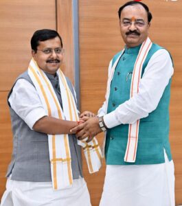 Political Meeting : दिल्ली में उपमुख्यमंत्री केशव प्रसाद मौर्य और नितिन नवीन की महत्वपूर्ण राजनीतिक मुलाकात चर्चा में