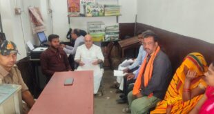 Gave Assurance : फतेहपुर जनता दरबार में बीरेंद्र सिंह चौहान ने सुनी जनसमस्याएं, समाधान का आश्वासन दिया