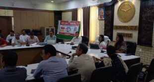 Strict Directives for Improvement : हापुड़ में संचारी रोग नियंत्रण अभियान की समीक्षा, डीएम ने दिए सुधार के सख्त निर्देश