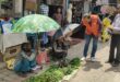 Umbrellas distributed to vendors : रेडक्रॉस की पहल: गर्मी में राहत, ठेला और सब्जी विक्रेताओं को छाते वितरित