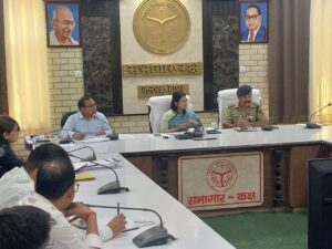 Women's Safety : हापुड़ में कानून व्यवस्था एवं अभियोजन समीक्षा बैठक, महिलाओं की सुरक्षा पर विशेष जोर