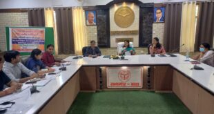 Conducted a thorough review : हापुड़ में जिलाधिकारी कविता मीना ने आजीविका मिशन और विकास योजनाओं की गहन समीक्षा की