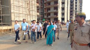 Inspected : हापुड़ में जिलाधिकारी कविता मीना ने निर्माणाधीन पुलिस लाइन और गौशाला का निरीक्षण किया