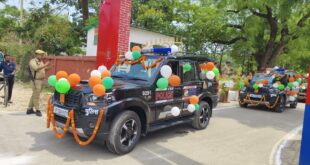 Strengthened the service : जौनपुर में एसएसपी ने डायल-112 वाहनों को हरी झंडी दिखाकर पुलिस सेवा मजबूत बनाई