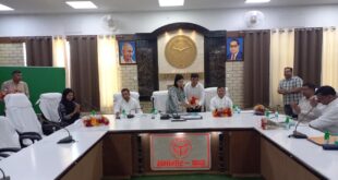 Meeting held : हापुड़ में सड़क निर्माण और चौड़ीकरण योजनाओं को लेकर विकास कार्यों की व्यापक समीक्षा बैठक आयोजित
