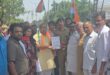 Demand for compensation : धौलाना में हिंसा पीड़ितों से मिलने जा रहे कांग्रेस प्रतिनिधिमंडल को पुलिस ने रोका, ज्ञापन सौंपकर की कार्रवाई व मुआवजे की मांग
