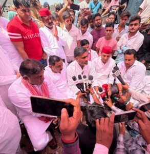 MLA Atul Pradhan : हापुड़ में बुलडोजर कार्रवाई पर सपा विधायक अतुल प्रधान ने प्रशासन पर लगाए गंभीर आरोप