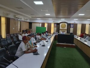 Emphasis on Solutions : हापुड़ में जिला सैनिक बंधु बैठक आयोजित, पूर्व सैनिकों की समस्याओं के त्वरित समाधान पर जोर