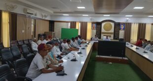 Emphasis on Solutions : हापुड़ में जिला सैनिक बंधु बैठक आयोजित, पूर्व सैनिकों की समस्याओं के त्वरित समाधान पर जोर
