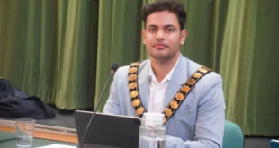 Deputy Mayor : हरियाणा के तुषार कुमार बने ब्रिटेन के सबसे युवा भारतीय मूल के मेयर, मां भी बनीं डिप्टी मेयर