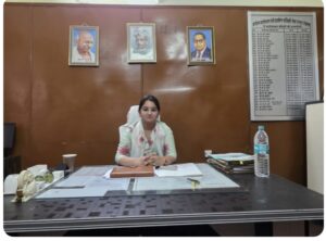 Charge handed over : कार्यशैली से प्रभावित होकर आरईएस ईई अदिति एच ठाकुर को निवाड़ी-टीकमगढ़ का अतिरिक्त प्रभार सौंपा गया