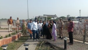 Garhmukteshwar Temple : नक्का कुआं मंदिर गढ़मुक्तेश्वर में सौंदर्यकरण कार्य का निरीक्षण, तेजी से पूरा करने के निर्देश
