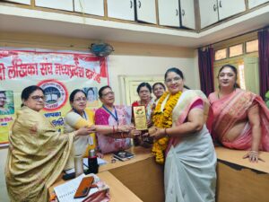 Dignified Ceremony : हिन्दी लेखिका संघ दमोह ने प्रेमलता उपाध्याय स्नेह को गरिमामयी समारोह में सम्मानित किया