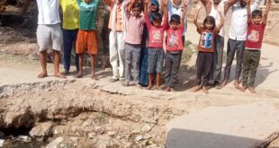 Deep resentment : फतेहपुर के रामपुर ग्राम पंचायत में टूटी नालियां और जर्जर पुलिया से ग्रामीणों में भारी नाराजगी