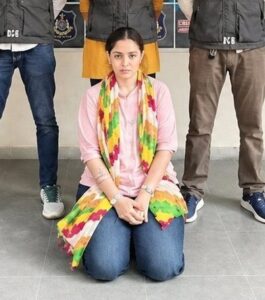 Lost a life : अहमदाबाद ज्वैलरी शोरूम चोरी: प्रेमी के बहकावे में आकर हर्षिदा शेट्टी ने अपनी जिंदगी गंवाई