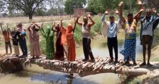 The villagers built permanent structures : सुजानपुर नहर का जर्जर लकड़ी पुल बना जानलेवा, ग्रामीणों ने पक्के पुल की मांग उठाई