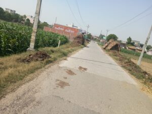 Continuous Difficulties : हापुड़-नान मार्ग की बदहाल सड़क से ग्रामीण परेशान, गड्ढों ने बढ़ाई लोगों की मुश्किलें लगातार