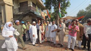 Water Camp : कांग्रेसियों ने की मुस्लिम समाज पर पुष्पवर्षा, गले मिल दी "ईद उल अजहा" की मुबारकबाद, लगाया जल शिविर कैंप