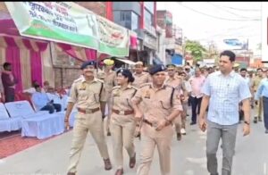 Flag March Conducted : बकरीद पर्व को शांतिपूर्ण संपन्न कराने हेतु जौनपुर प्रशासन और पुलिस ने निकाला फ्लैग मार्च