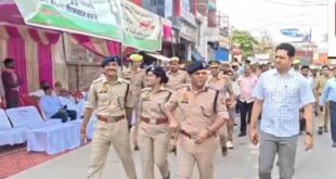 Flag March Conducted : बकरीद पर्व को शांतिपूर्ण संपन्न कराने हेतु जौनपुर प्रशासन और पुलिस ने निकाला फ्लैग मार्च