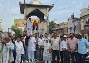 Congress members paid tribute :  चौधरी चरण सिंह की पुण्यतिथि पर कांग्रेसियों ने दी श्रद्धांजलि