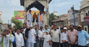 Congress members paid tribute :  चौधरी चरण सिंह की पुण्यतिथि पर कांग्रेसियों ने दी श्रद्धांजलि