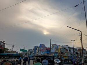 But a major disaster was averted : तेज आंधी और बिजली की गड़गड़ाहट से किसानों में दहशत, लेकिन बड़ा नुकसान टला