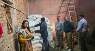 Quintals of Kachri Seized : हापुड़ में खाद्य सुरक्षा विभाग की बड़ी कार्रवाई, प्रतिबंधित रंग से बनी 13 कुंतल कचरी जब्त