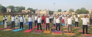 International Yoga Day : राजस्थान विद्यापीठ में 12वां अंतर्राष्ट्रीय योग दिवस आयोजित, प्रो. सारंगदेवोत बोले- योग पंच तत्वों को संतुलित करने की क्रिया है