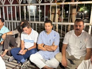 'This is sheer seat theft' : मीनाक्षी नटराजन का नामांकन रद्द होने पर कांग्रेस नेताओं ने रातभर दिया धरना, दिग्विजय बोले- 'यह सरासर सीट चोरी'