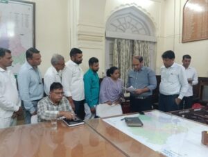 Submitted a memorandum : अस्पतालों की बदहाली पर फूटा गुस्सा : 9 सूत्रीय मांगों को लेकर देहात कांग्रेस चिकित्सा प्रकोष्ठ ने जिला कलेक्टर को सौंपा ज्ञापन