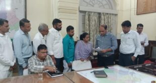 Submitted a memorandum : अस्पतालों की बदहाली पर फूटा गुस्सा : 9 सूत्रीय मांगों को लेकर देहात कांग्रेस चिकित्सा प्रकोष्ठ ने जिला कलेक्टर को सौंपा ज्ञापन