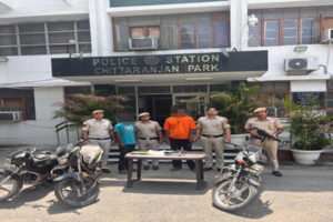 Items recovered : दिल्ली: पुलिस की बड़ी कामयाबी, दो शातिर चोर गिरफ्तार, चोरी की बाइक और सामान बरामद