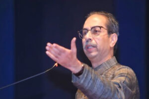 Shiv Sena (UBT) : दल बदलने वाले नेताओं के बढ़ते चलन के बीच राजनीति निजी स्वार्थ का धंधा बनी : शिवसेना (यूबीटी)