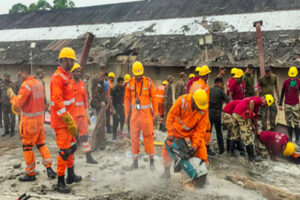 Rescue operations underway : कोलकाता गोदाम हादसा: तारातला में मृतकों की संख्या 14 हुई, 24 घंटे बाद भी बचाव कार्य जारी